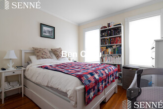 9 Dimick St, Unit 2 in Somerville, MA - Foto de edificio - Building Photo