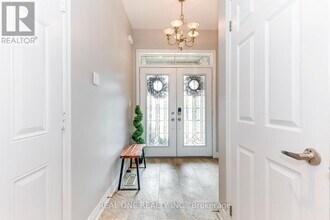 2379 Wasaga Dr in Oakville, ON - Building Photo - Building Photo