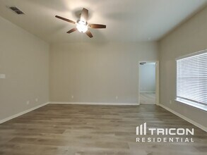 6211 Still Meadow in San Antonio, TX - Foto de edificio - Building Photo