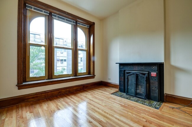 2247 N Lincoln Ave, Unit 3 in Chicago, IL - Building Photo - Building Photo