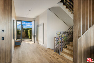 1030 Somera Rd in Los Angeles, CA - Building Photo - Building Photo