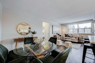 9960 Bayview Av in Richmond Hill, ON - Building Photo - Building Photo