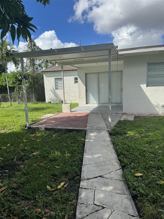 345 SW 49th Ave in Coral Gables, FL - Building Photo - Building Photo