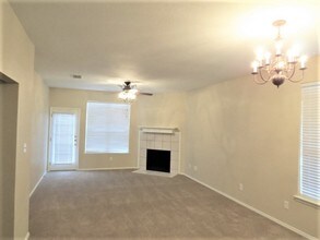 8736 Arcadia Park Dr in Fort Worth, TX - Foto de edificio - Building Photo