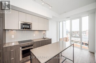 220-220 Missinnihe Way in Mississauga, ON - Building Photo - Building Photo