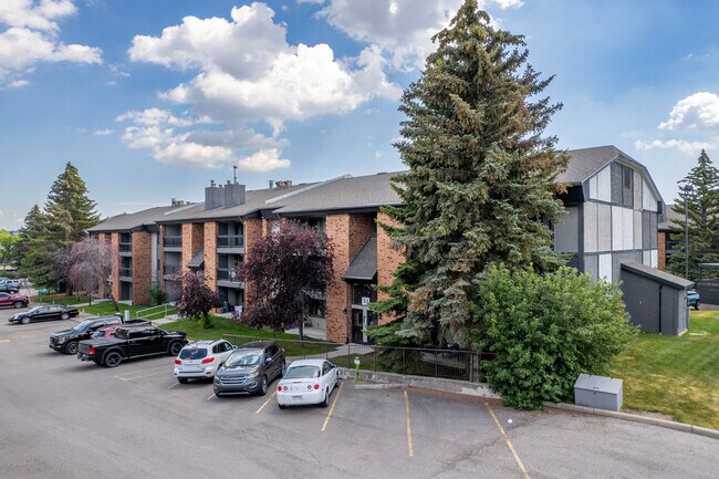 Meadowbrook in Calgary, AB - Building Photo - Building Photo