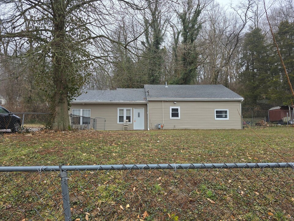 320 Twin Dr in Caseyville, IL - Building Photo