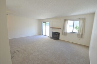 2027 Gyros Cir in Lafayette, CO - Foto de edificio - Building Photo