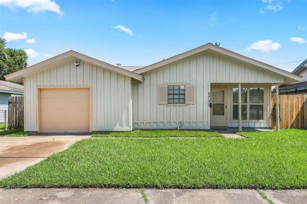 2733 Stanford St in Pasadena, TX - Building Photo
