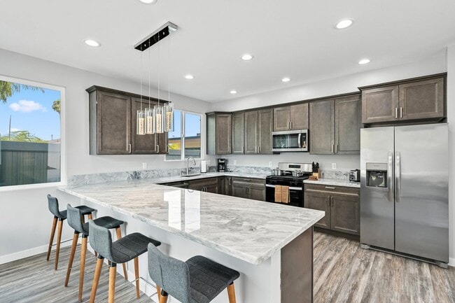 property at 5122 Los Robles Dr