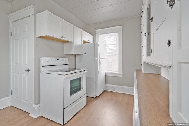 property at 712 W Lorain St