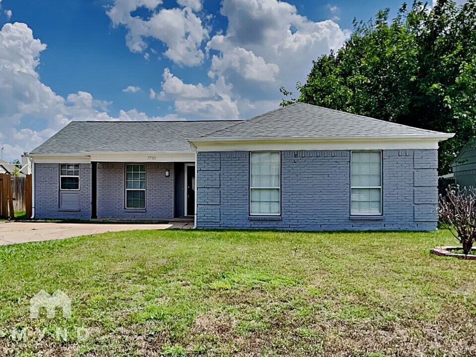 3732 Farm Field Ln in Fort Worth, TX - Building Photo