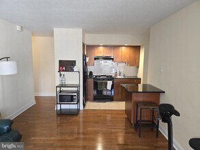 2101 Chestnut St in Philadelphia, PA - Building Photo - Building Photo