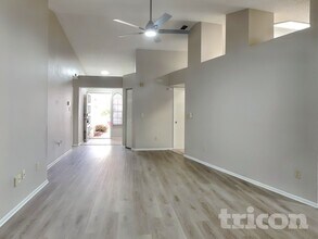 4611 S Country Hills Ct in Plant City, FL - Building Photo - Building Photo