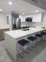 6446 Miami Lakes Dr in Miami Lakes, FL - Building Photo