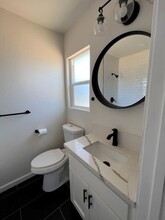904 E Myrtle Ave in Visalia, CA - Building Photo - Building Photo