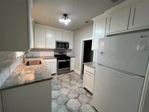 222 N Ricketts St in Sherman, TX - Foto de edificio - Building Photo
