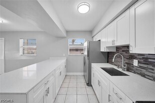 15 SE 24th Ave in Cape Coral, FL - Building Photo