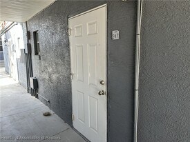 519 S Pine St in Sebring, FL - Building Photo