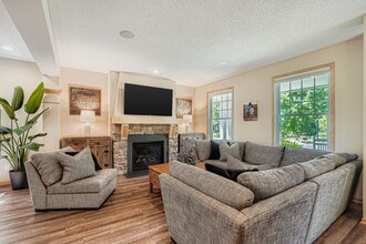 14143 Jardin Ave N in Hugo, MN - Building Photo - Building Photo