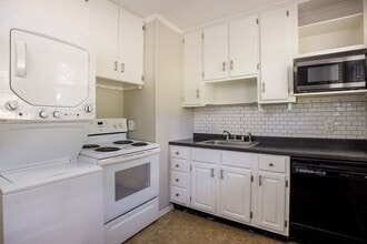 516 N Tremont Dr in Greensboro, NC - Building Photo - Building Photo