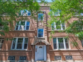 2010 N Spaulding Ave in Chicago, IL - Building Photo