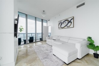 888 Biscayne Blvd in Miami, FL - Building Photo - Building Photo