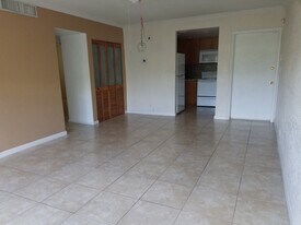 280 S Cypress Rd in Pompano Beach, FL - Building Photo