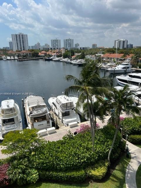 3610 Yacht Club Dr in Aventura, FL - Building Photo