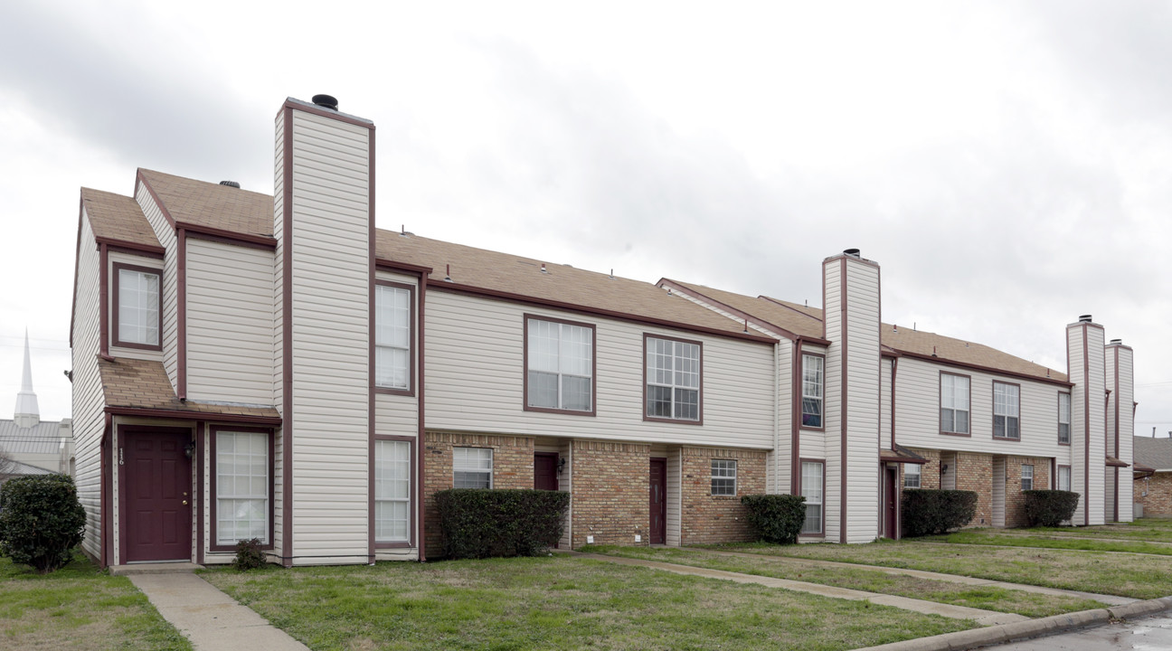 Meadowview Apartments in Kaufman, TX - Building Photo