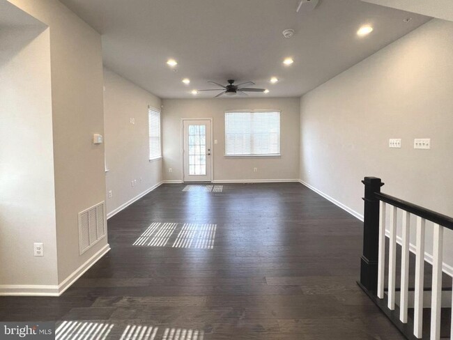 7801 Rosella Ln in Jessup, MD - Foto de edificio - Building Photo