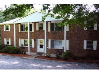 70 Huff N Puff Ln in Hendersonville, NC - Foto de edificio