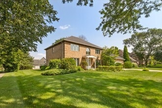 1055 Knollwood Ln in West Chicago, IL - Building Photo - Building Photo