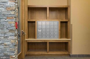 220 S 16th St in Philadelphia, PA - Building Photo