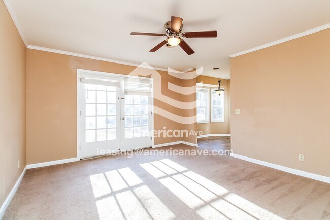 205 Bob White Ave in Hopkins, SC - Foto de edificio - Building Photo