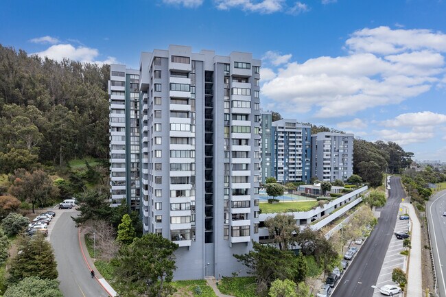 Gateview at Albany Hill Condos in Albany, CA - Building Photo - Building Photo