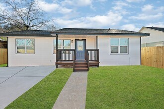 4406 Edison St in Houston, TX - Building Photo - Building Photo