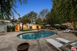 9451 Hidden Valley Pl in Beverly Hills, CA - Building Photo