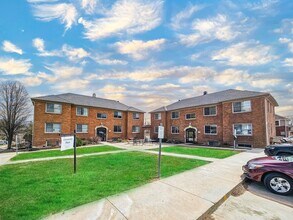 University Place Apartments in Omaha, NE - Building Photo - Building Photo