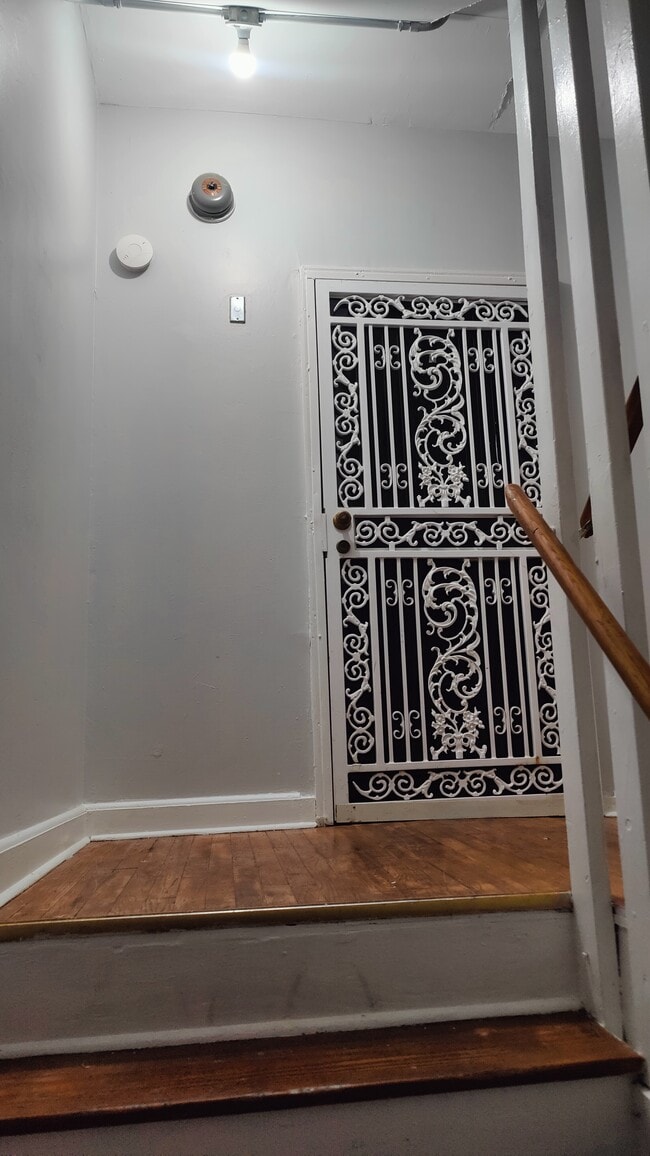 3404 Alto Rd, Unit 2nd floor in Baltimore, MD - Building Photo - Building Photo