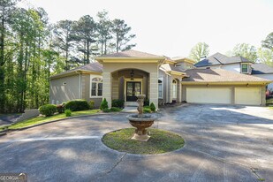 1010 Forest Overlook Dr SW in Atlanta, GA - Building Photo