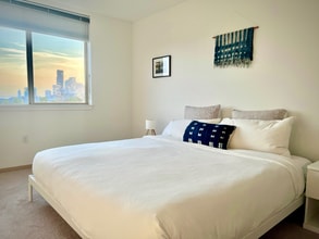 425 23rd Ave S, Unit A413 in Seattle, WA - Foto de edificio - Building Photo