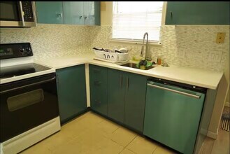 7575 Cambridge St in Houston, TX - Building Photo - Building Photo