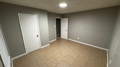 1496 Oakwood St in Memphis, TN - Building Photo - Building Photo