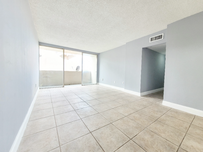 816 NW 87th Ave in Miami, FL - Building Photo - Building Photo