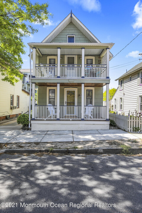 124 Heck Ave in Ocean Grove, NJ - Building Photo