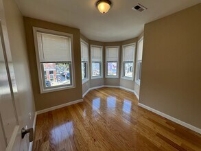 53 Chelsea St, Unit 2A in Boston, MA - Building Photo - Building Photo