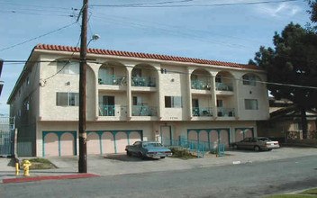 11704 Truro Ave Apartments in Hawthorne, CA - Building Photo - Building Photo