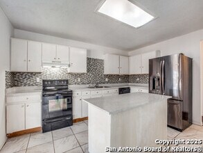 9726 Astin Pl in San Antonio, TX - Foto de edificio - Building Photo