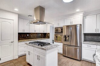 211 Garfield Dr in Henderson, NV - Foto de edificio - Building Photo